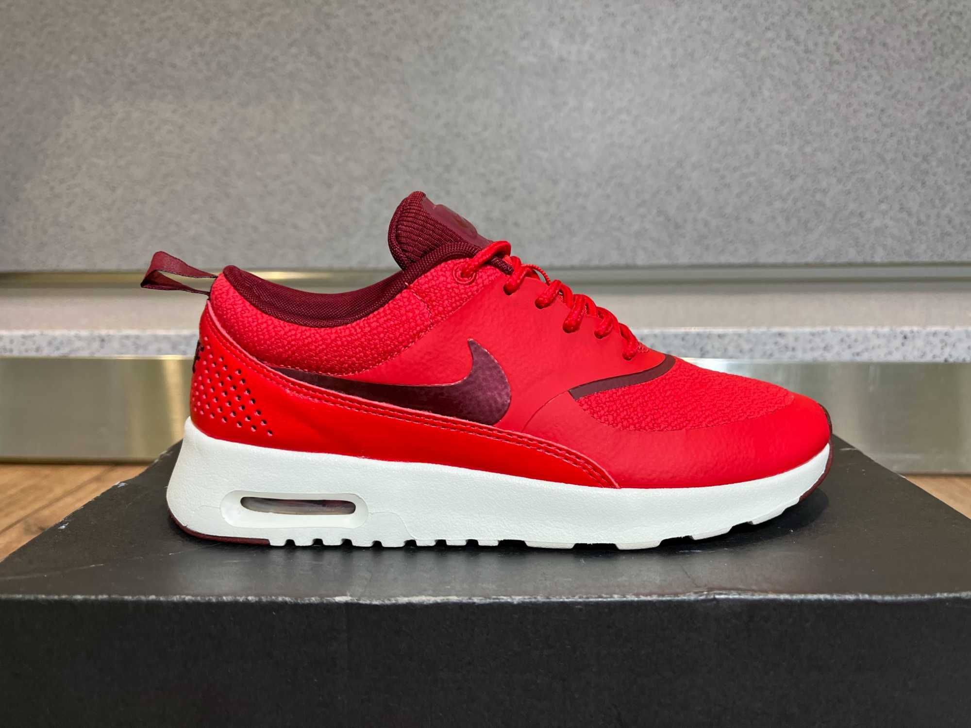 ОРИГИНАЛНИ *** Nike Air Max Thea / Action Red / Red / Sail