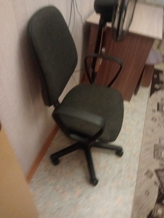 Офисное кресло продам