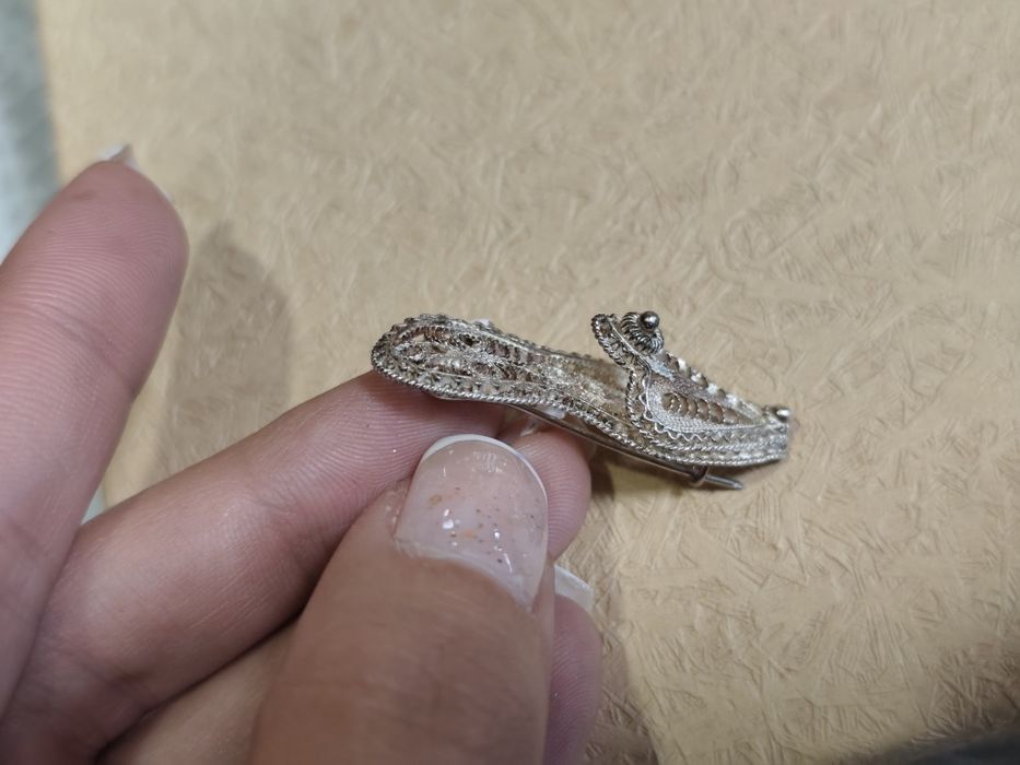 Стара сребърна брошка Пантофка филигран