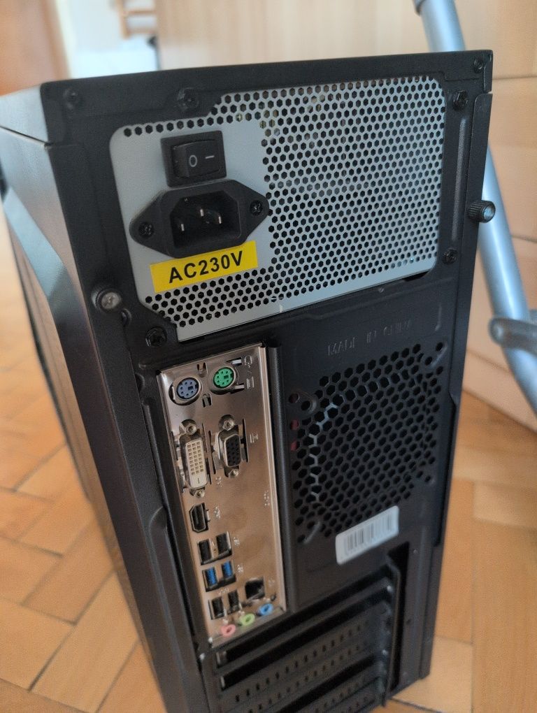 Unitate PC Calculator Complet i3 4150 SSD 240gb + 320gb hdd 4GB RAM