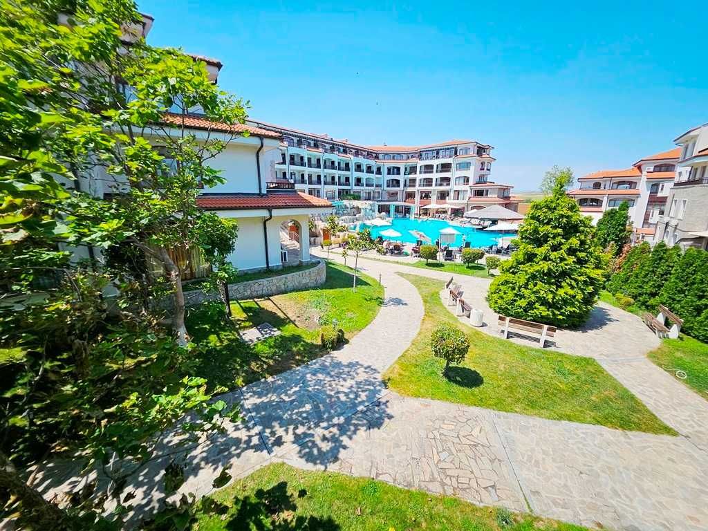 Двустаен апартамент в к-с “Vineyards Resort”, Ахелой