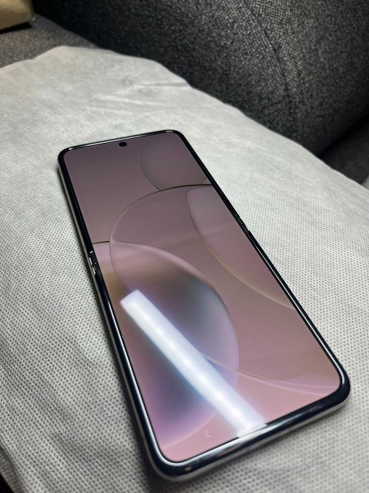 Motorola Razr 40 ca nou! FULL BOX