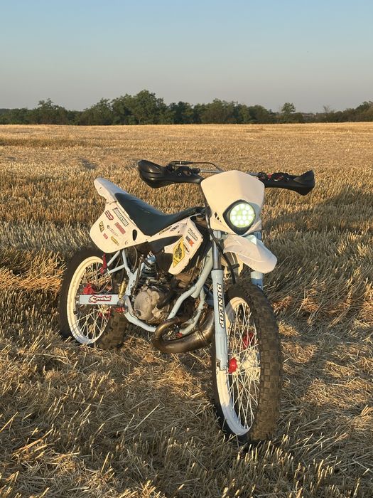 De vanzare cross