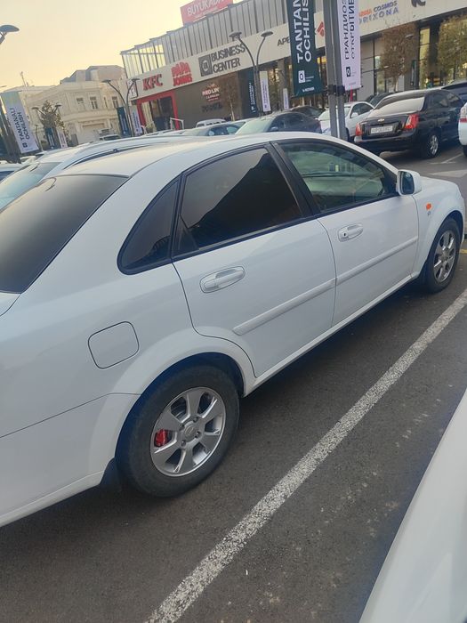 Gentra 2014 aftomat sotiladi.