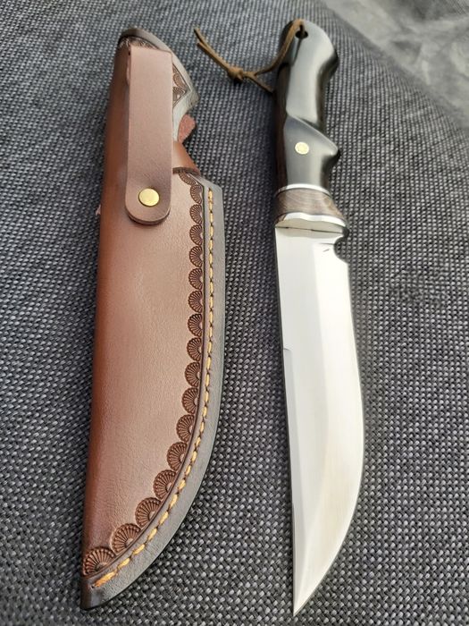 Висококачествен ръчно изработен нож с кожена кания LN404