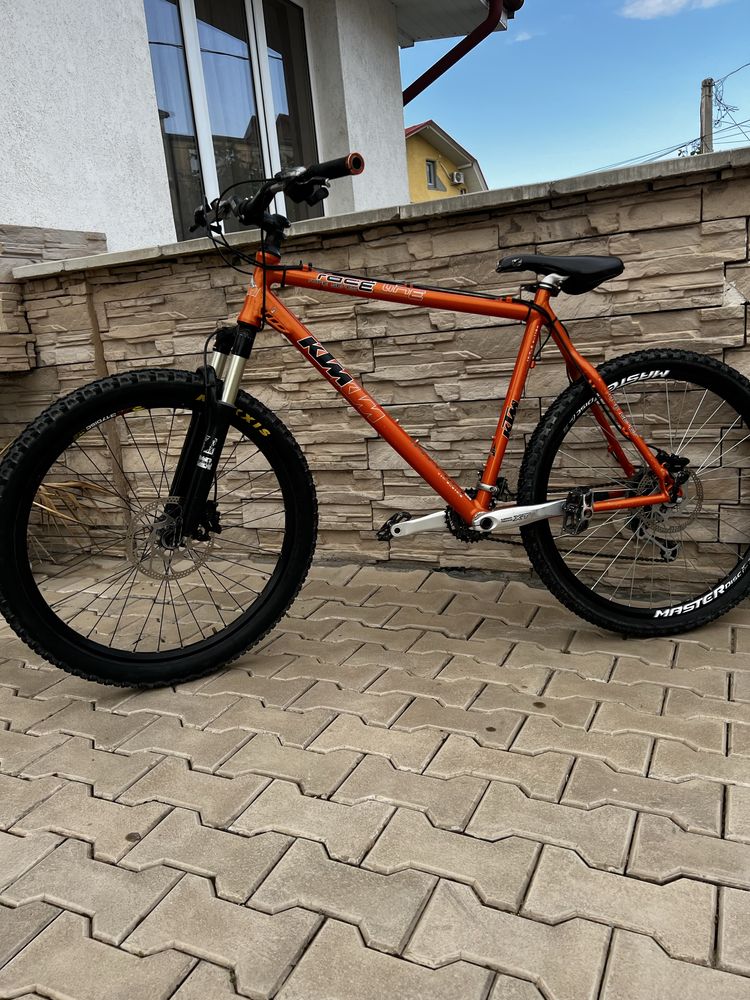 bicicleta KTM hard tail