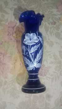 Продам вазу для цветов из кобальтового стекла