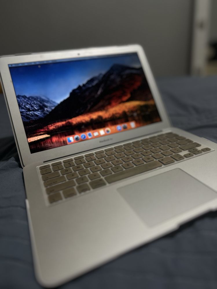 Продам macbook air 13