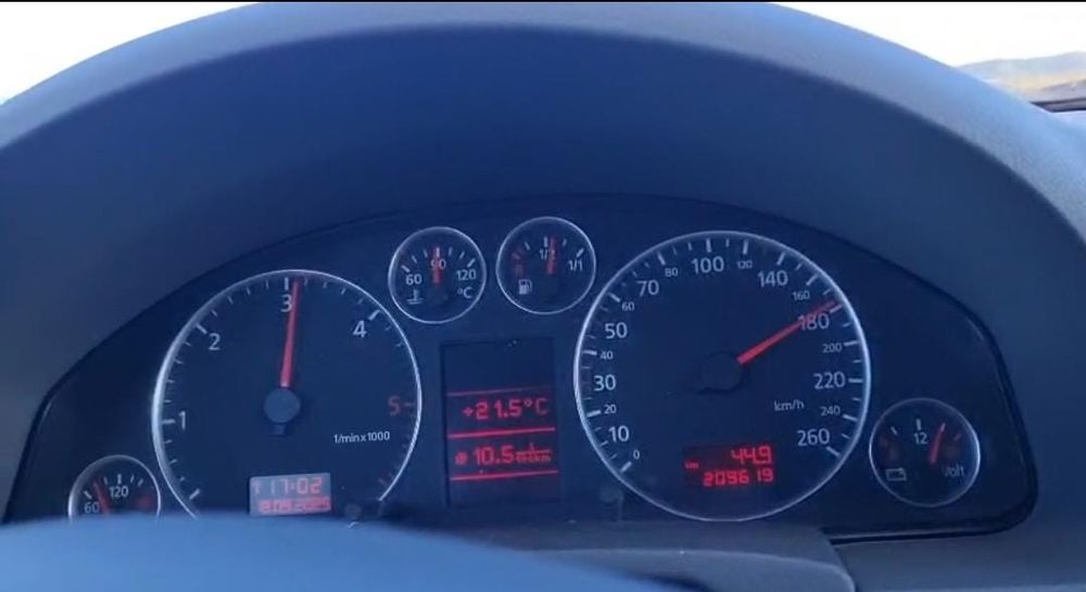 Vând Audi C5 A6 2,5 tdi 180 cai 2003 tracțiune față manual 6+1 ITP 1an