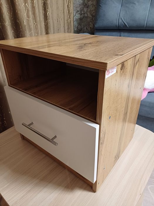 Продам прикроватную тумбочку