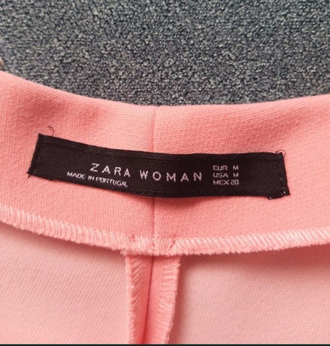 Fusta roz marca Zara