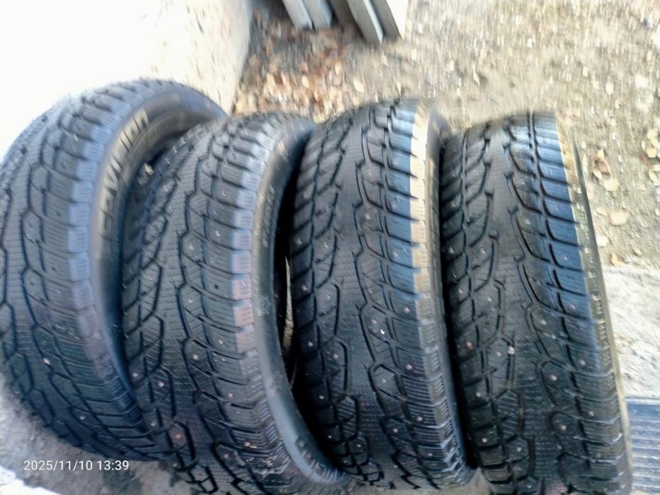 Комплект шин продам