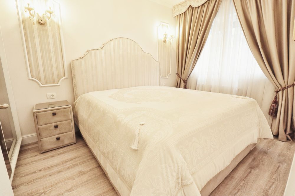 PROPRIETAR INCHIRIEZ apartament cu 3 camere parter  si gradina