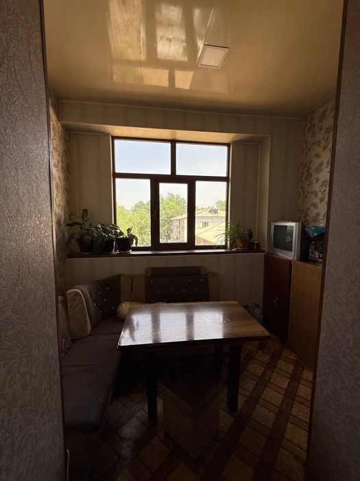 Продаётся большая 3-ех комнатная высокопотолочная квартира