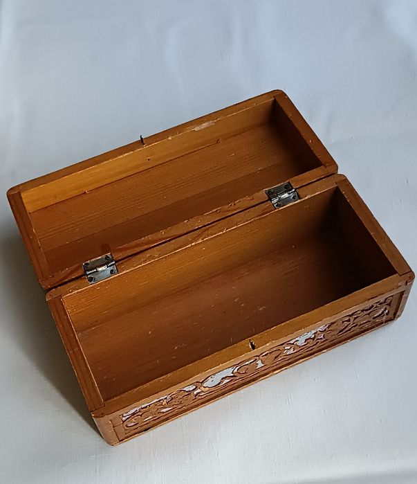 Продам деревянную шкатулку