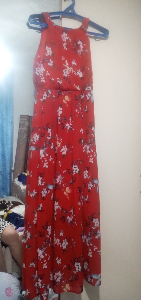 Платья красивый красный цветочный летний 42-44 размер