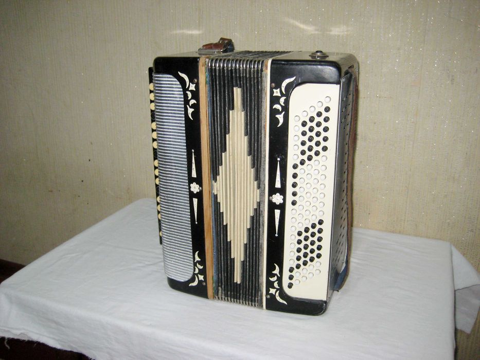 Баян отличном рабочим  играющим состоянии!