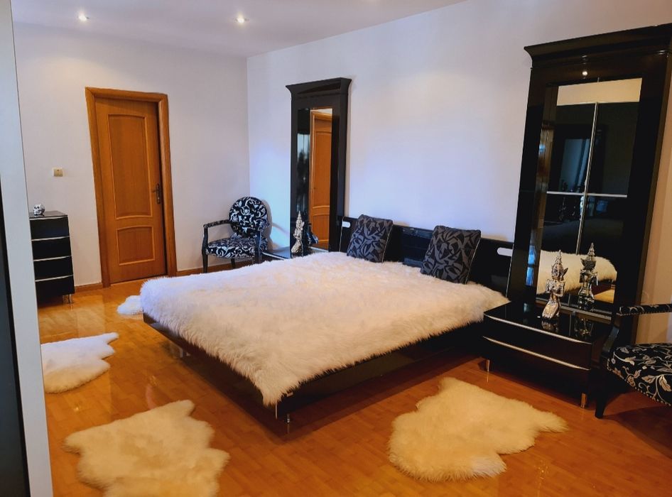 Închiriez casa in centru Târgoviște!