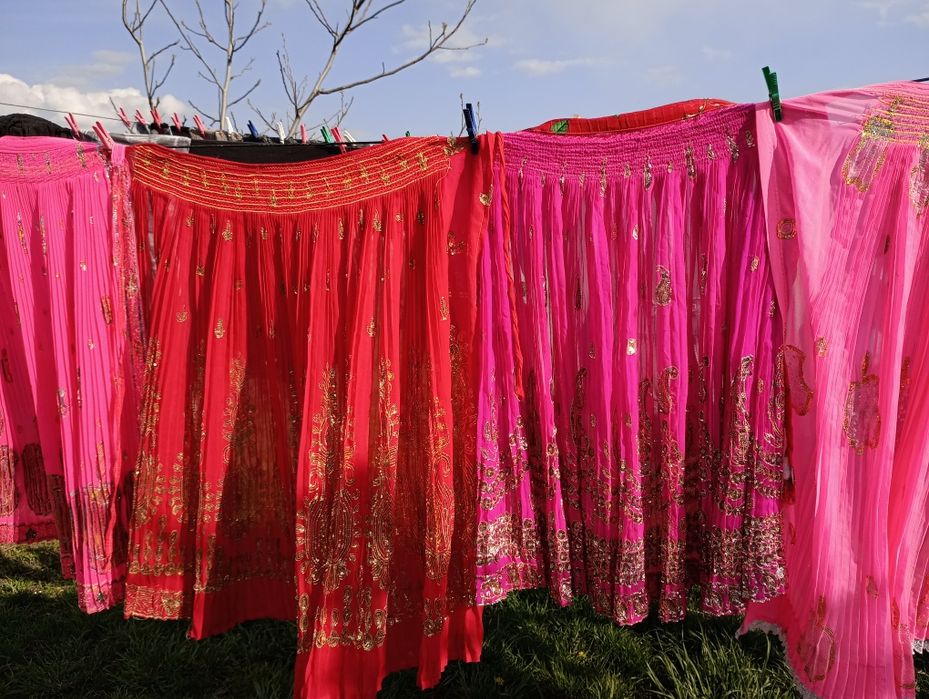 Vând fuste de caldararita