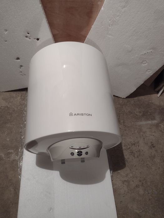 Vând boiler 50 litri