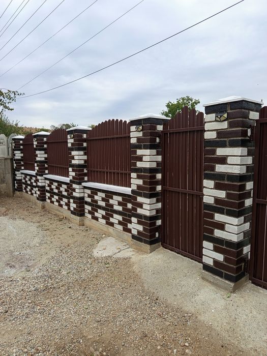 Vînd cărămidă, construiesc garduri (gard) din cărămidă aparentă