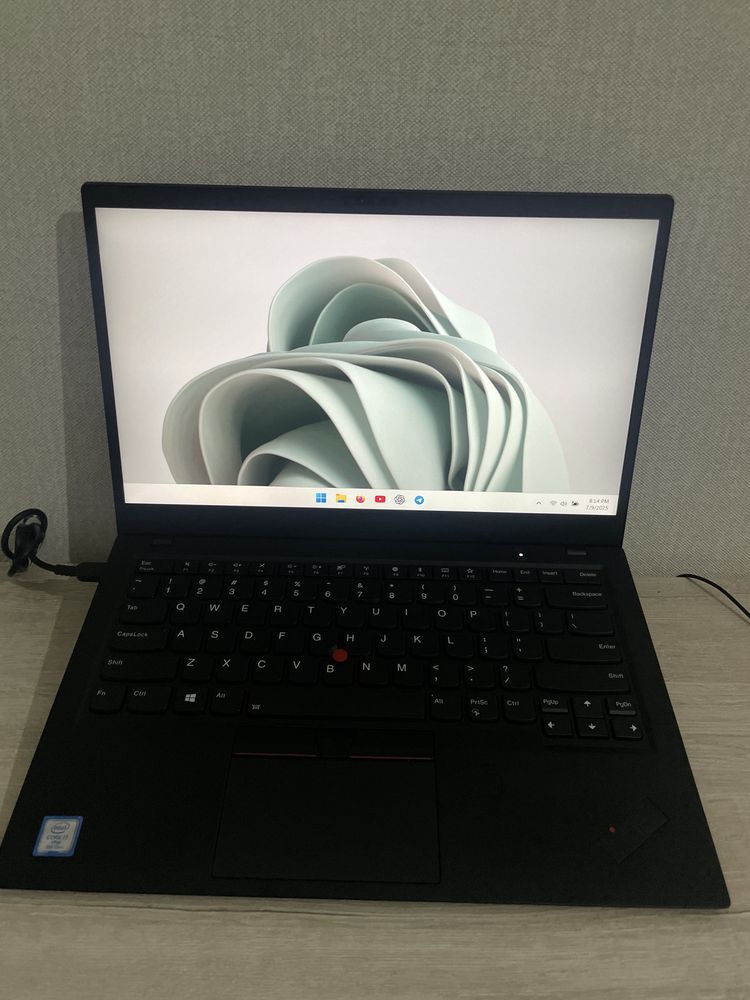 Lenovo X1 carbon шестого поколения