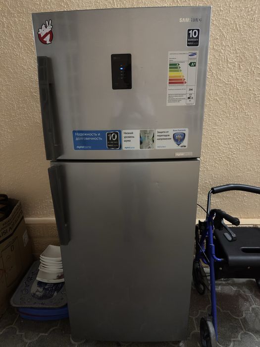 Холодильник Samsung