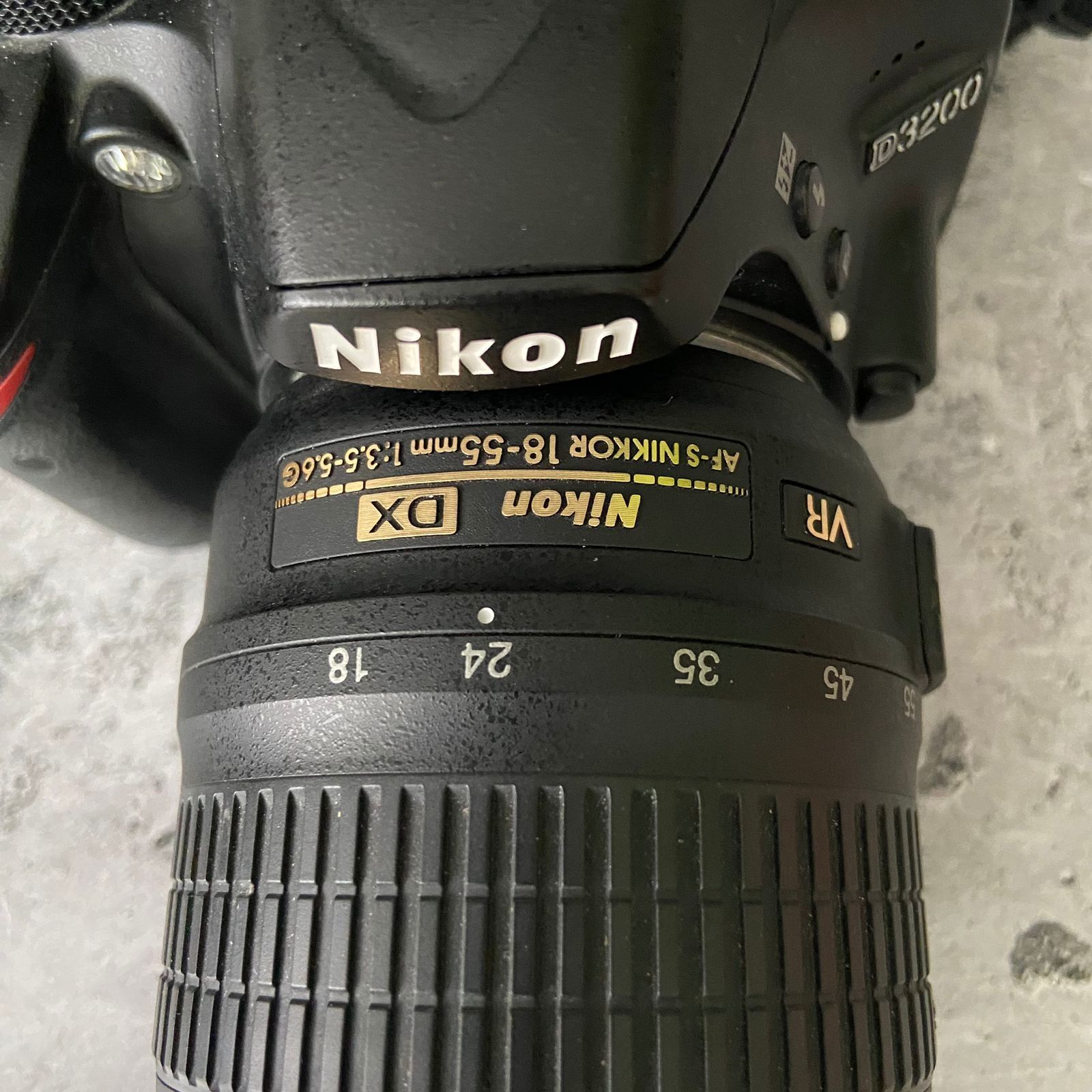 Продам зеркальный фотоаппарат NIKON D3200