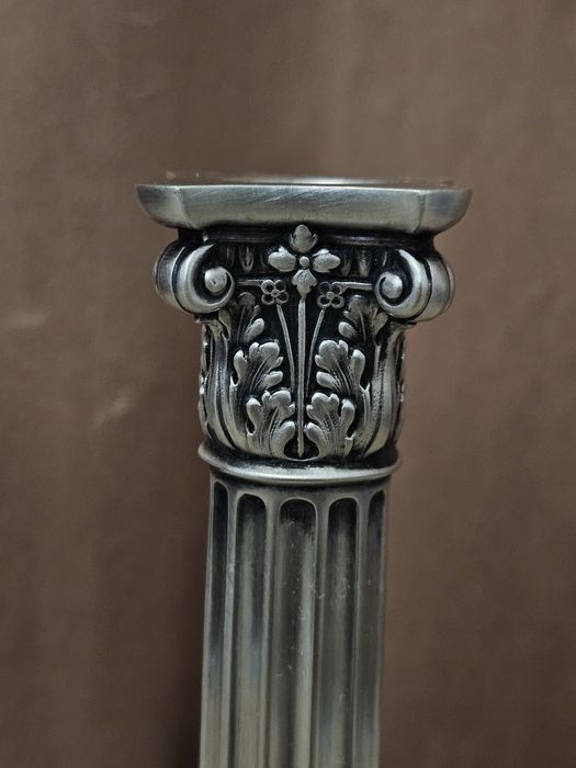 Архитектурен Сребърен свещник .