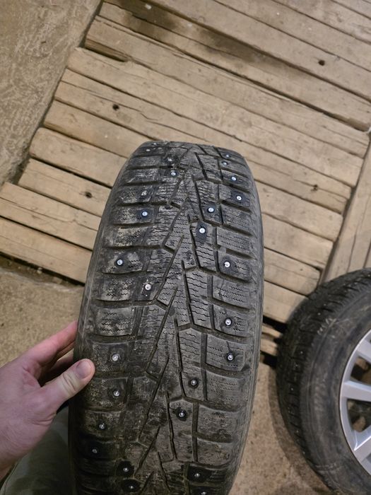 Резина зимняя 215/60/17