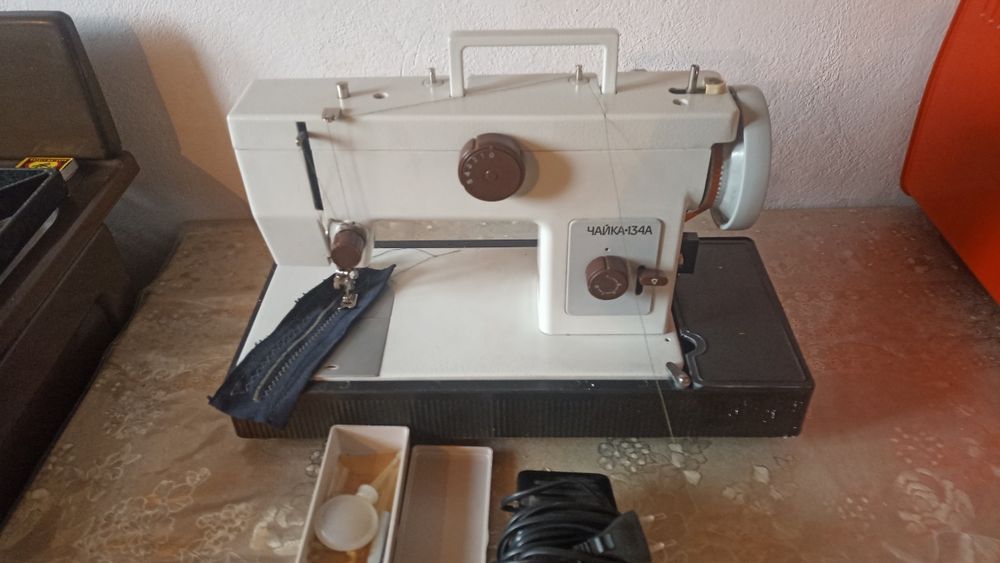 Новая швейная машинка Чайка полностью в рабочем состоянии
