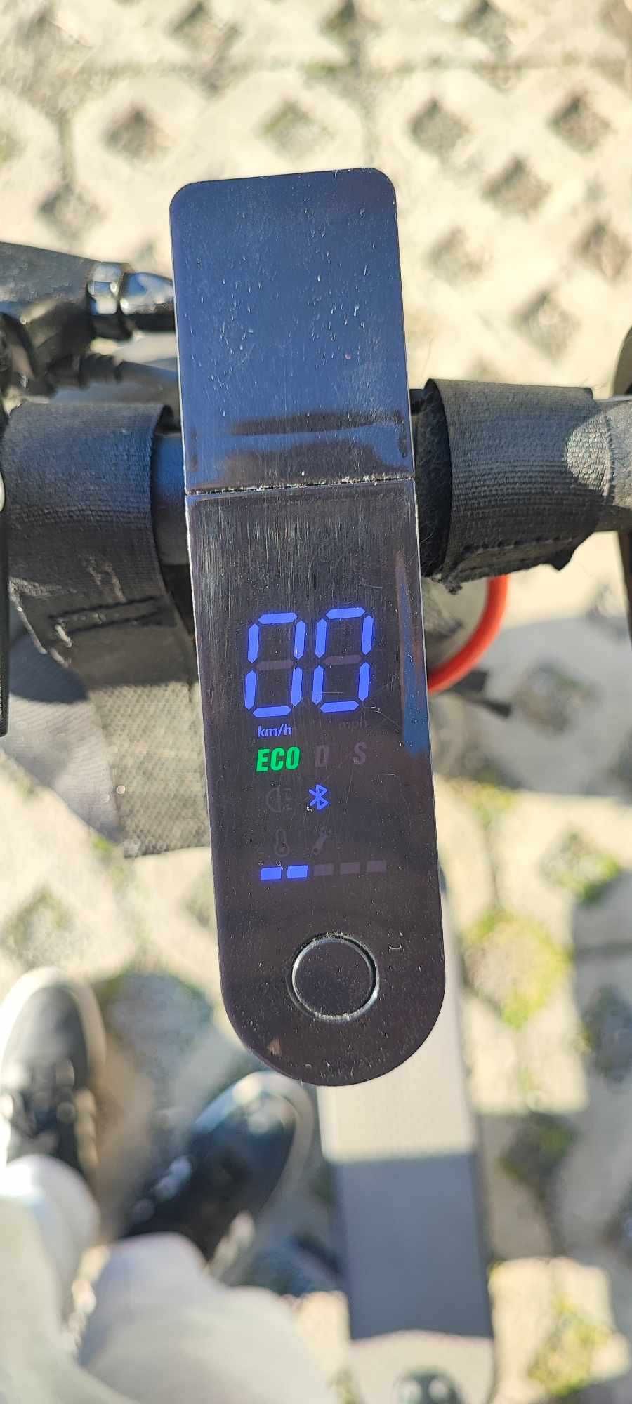 Електрическа тротинетка 220 mobile + подарък каска