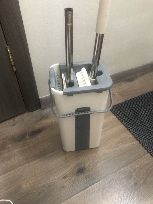 Ведро и швабра