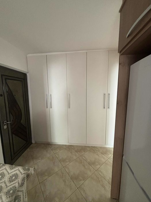 inchiriez apartament doua camere zona centrala
