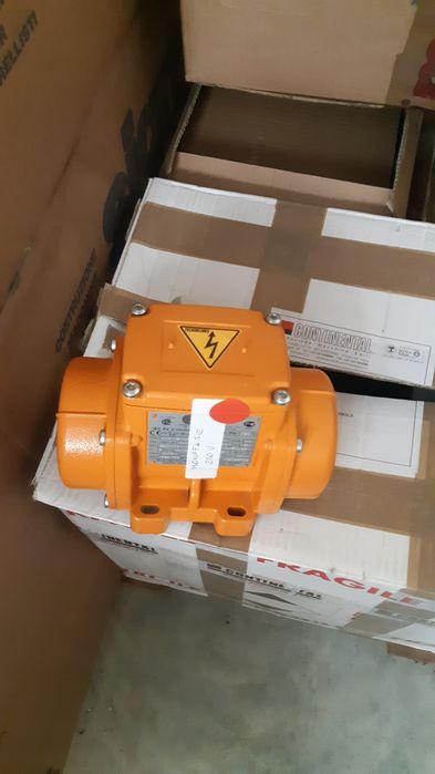 Vibrator profesional pompa de tencuit,masa vibranta