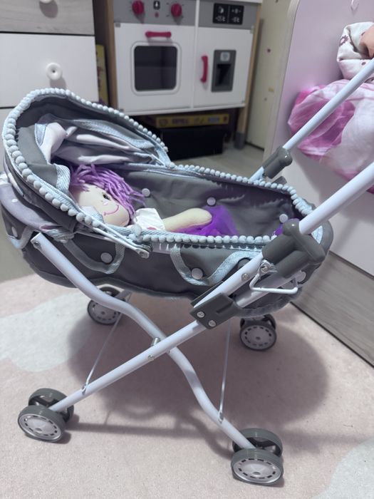 Детска количка с кукла