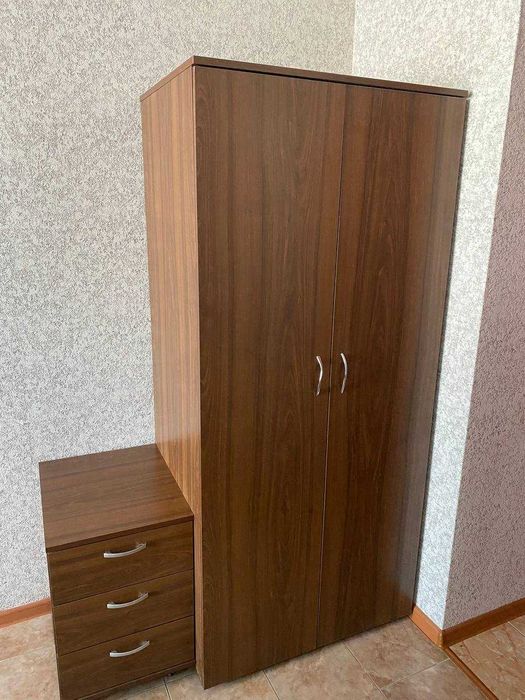 Шкаф плательный в цвете Орех