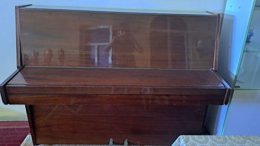 Srochna sotiladi.faqat oladiganlar tel qilsin.koʻp ishlatilmagan.