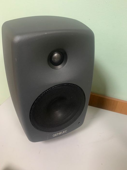 Продам студиную колонку Cenelec 8030C