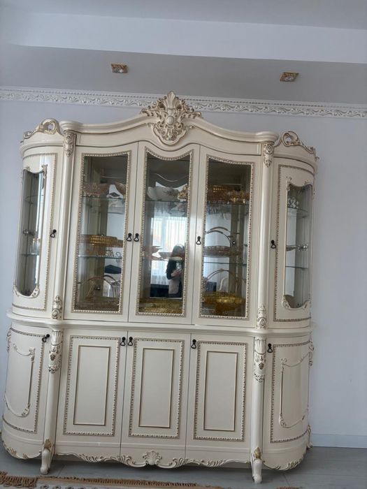 Шикарный Сервант буфет