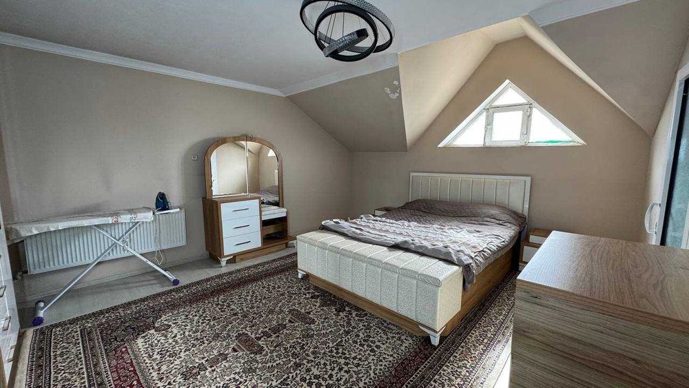 Фрунзиский KIUF 4 қаватда 5 хонали квартира сотилади.ID: 1496