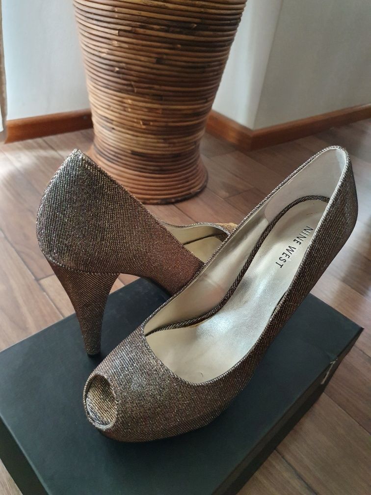 Vând sandale marca NINE WEST