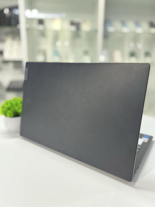 Lenovo V15 i3-12