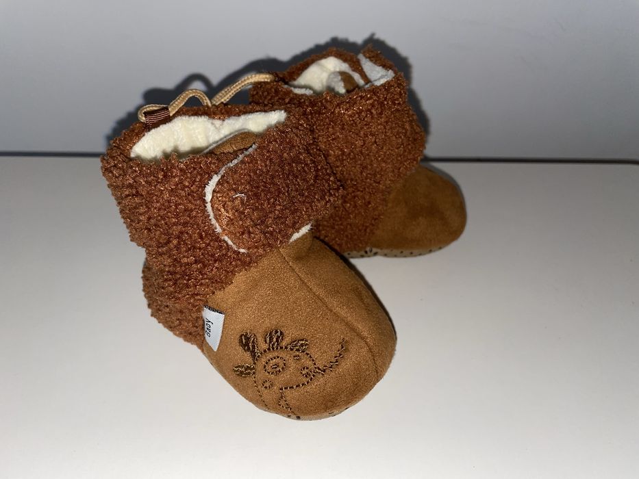 Botosei bebelusi marimea 18 maro/bleu