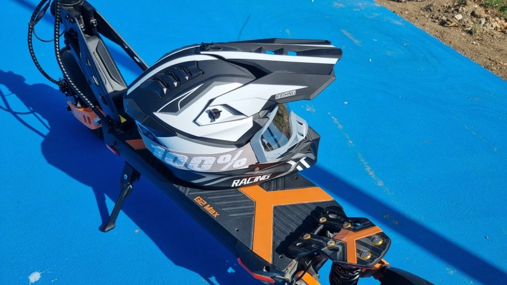 Електрическа тротинетка Kukirin G2 MAX + каска