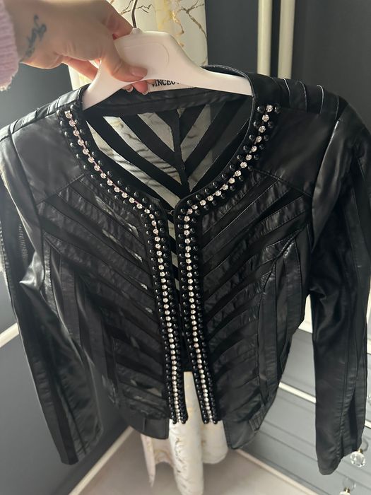 Кожено яке с камъни