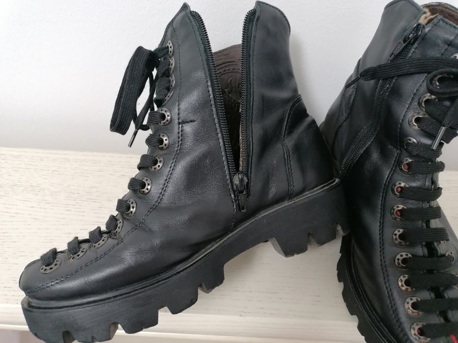 Bocanci mărimea 35, interior 22.5 cm, piele