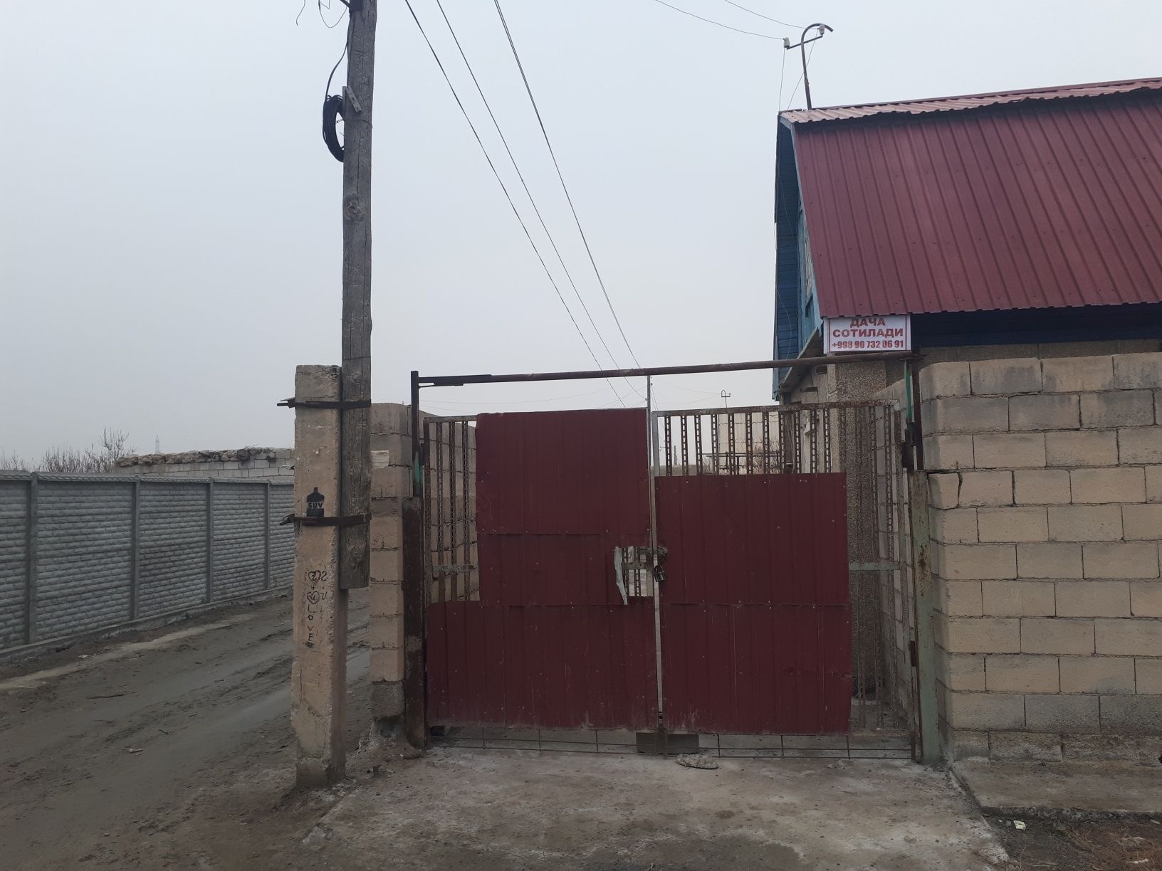 Sazanchik orqasidagi Navbahor dachalaridan 1-ko'chada 4 honalik 2 qava