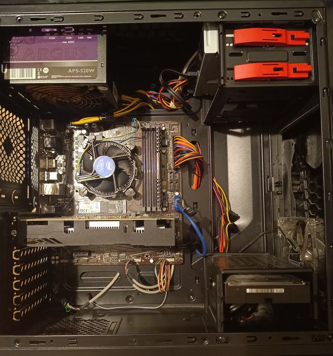 Vând Calculator i3 10100F