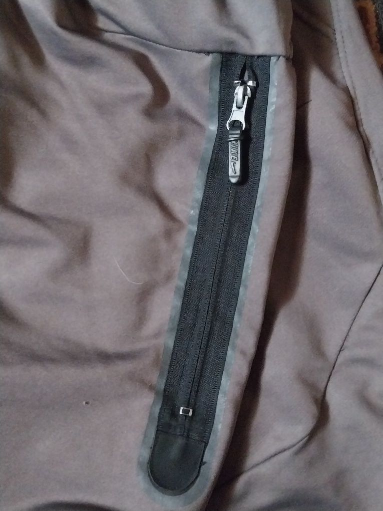Pantaloni Nike Tech Fleece